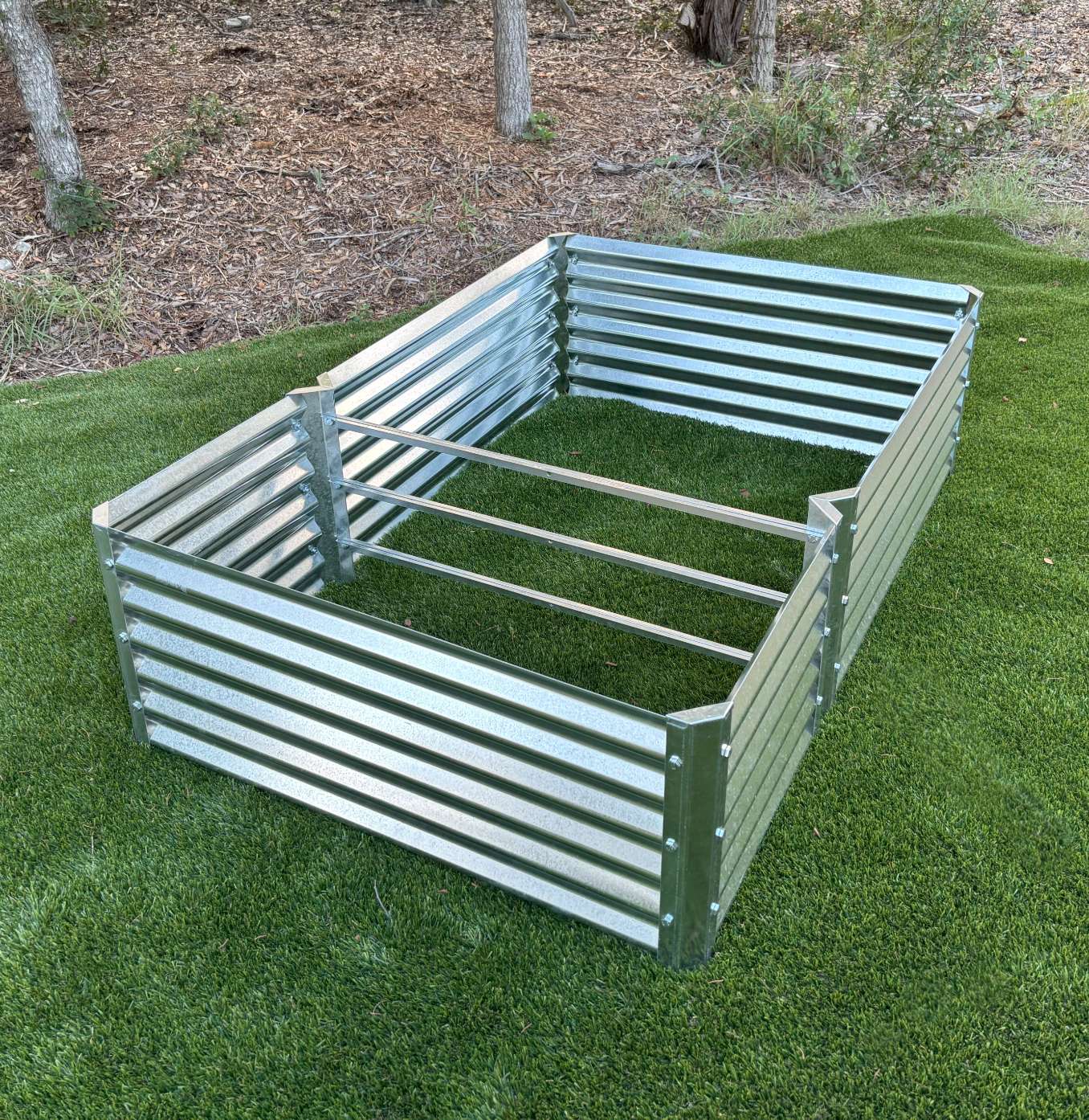 medio garden bed