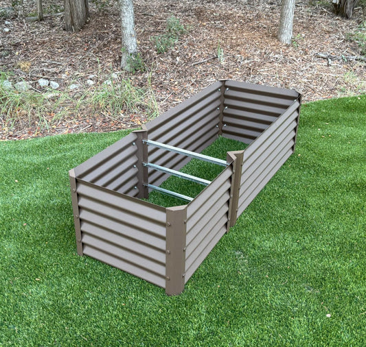 narrow rustic medio garden bed